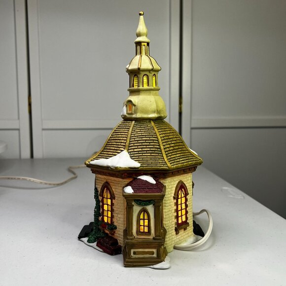 Santa's Workbench Hope Chapel Lighted Christmas Building from 1997 - Picture 8 of 9